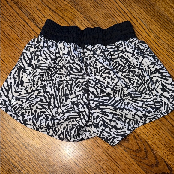 lululemon athletica Black and White Athletic Shorts - Picture 3 of 6